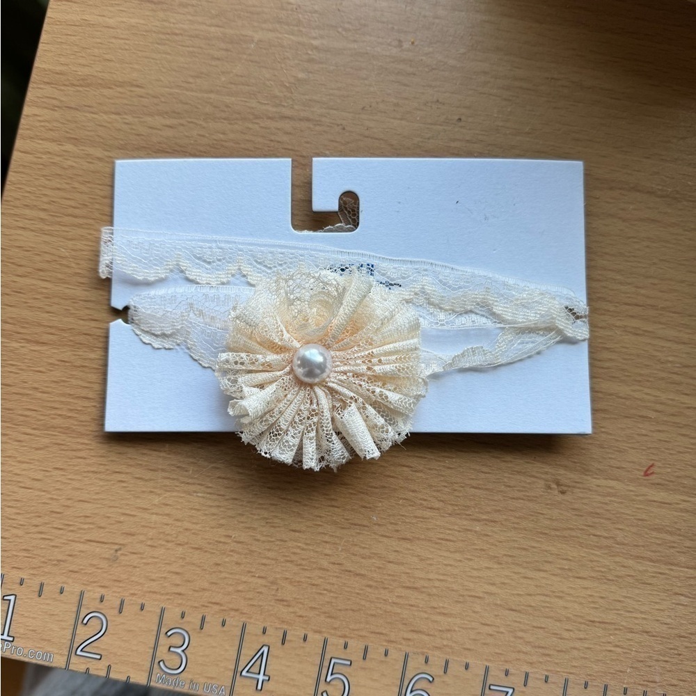 Urban Outfitters Lace Rosette Cream Choker Necklace - Picture 2 of 4